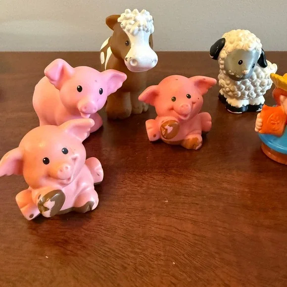 Fisher-Price Little People Farm Lot – 2 Farmers & 4 Animals - Picture 3 of 3